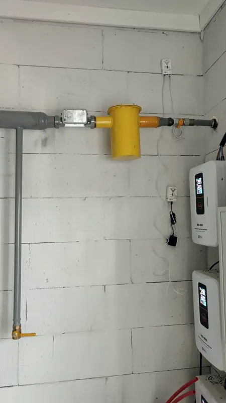 Газовая труба и счётчик